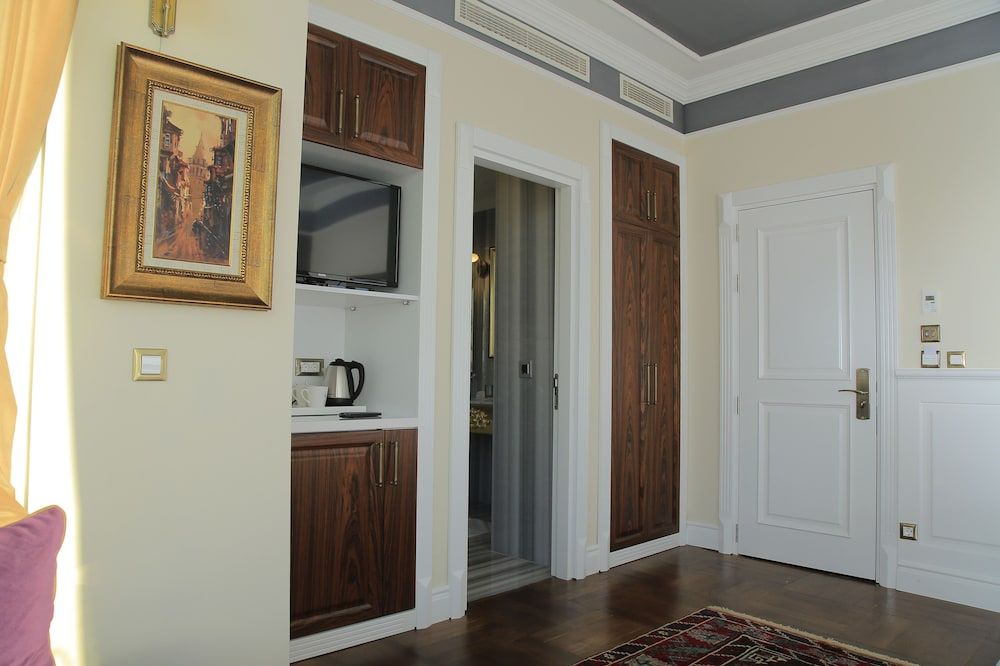 undefined Art Nouveau Pera 10