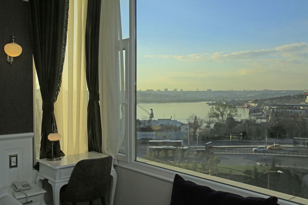 undefined Art Nouveau Pera 9