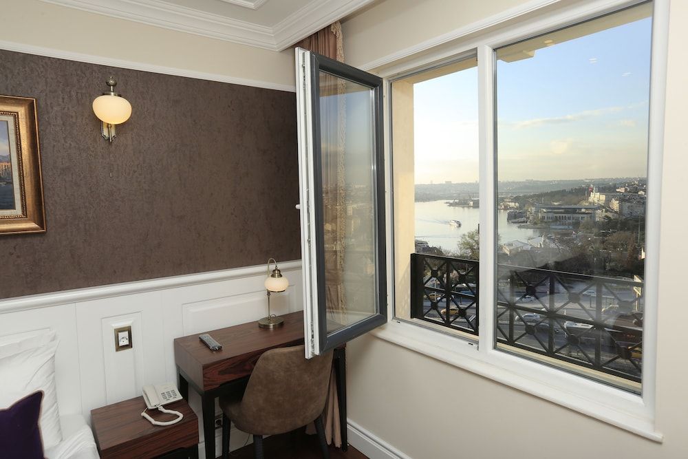 undefined Art Nouveau Pera 2