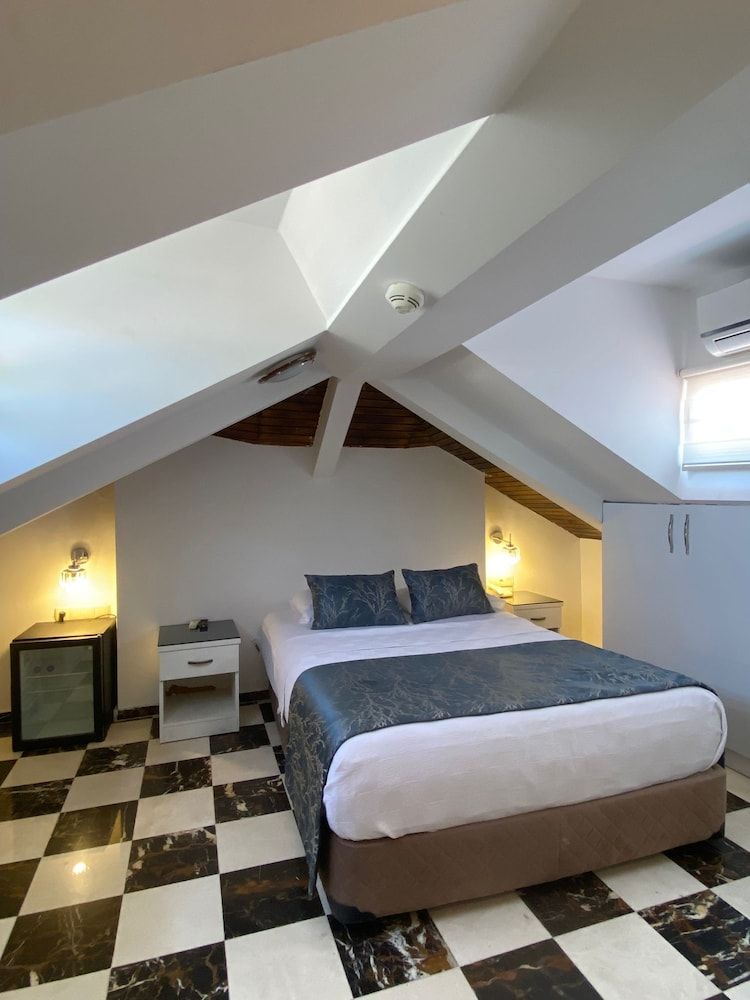 Castle Old Town Standard Double Room 4