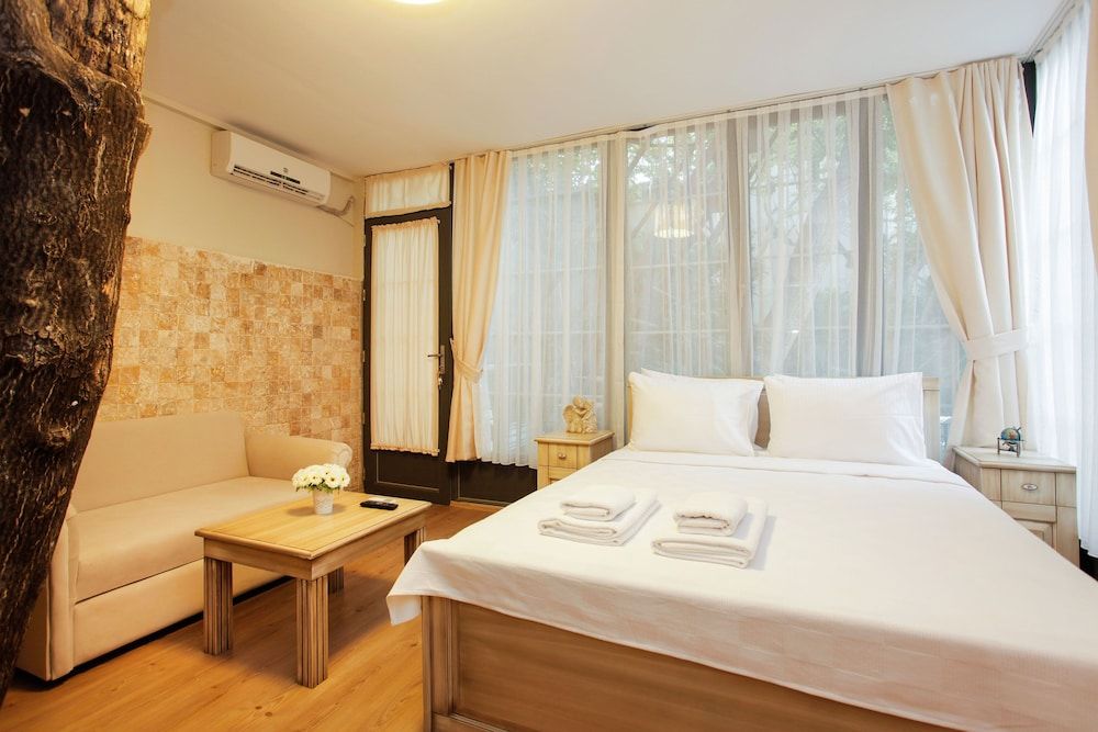 The Loft Istanbul Suite with Patio 4