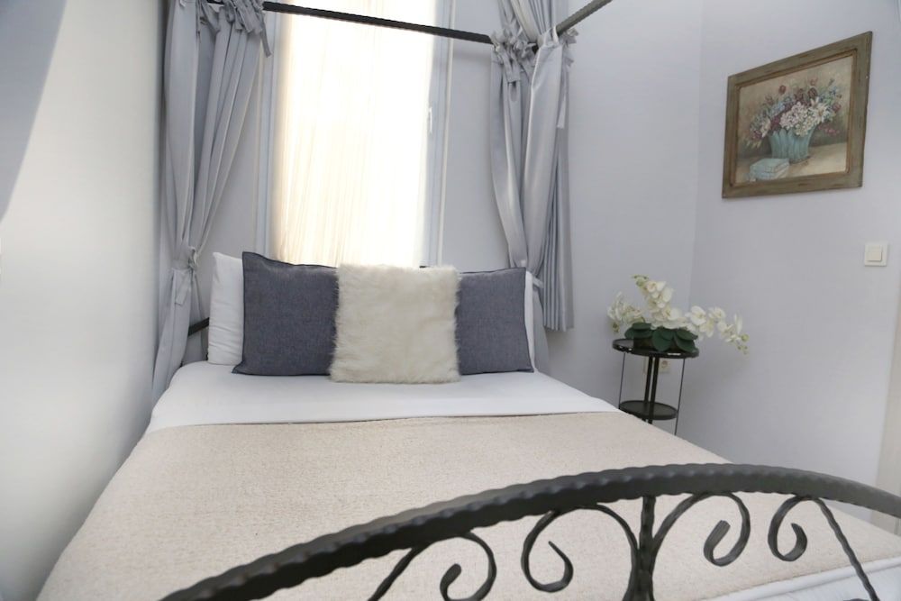 undefined Ditto Flats 6