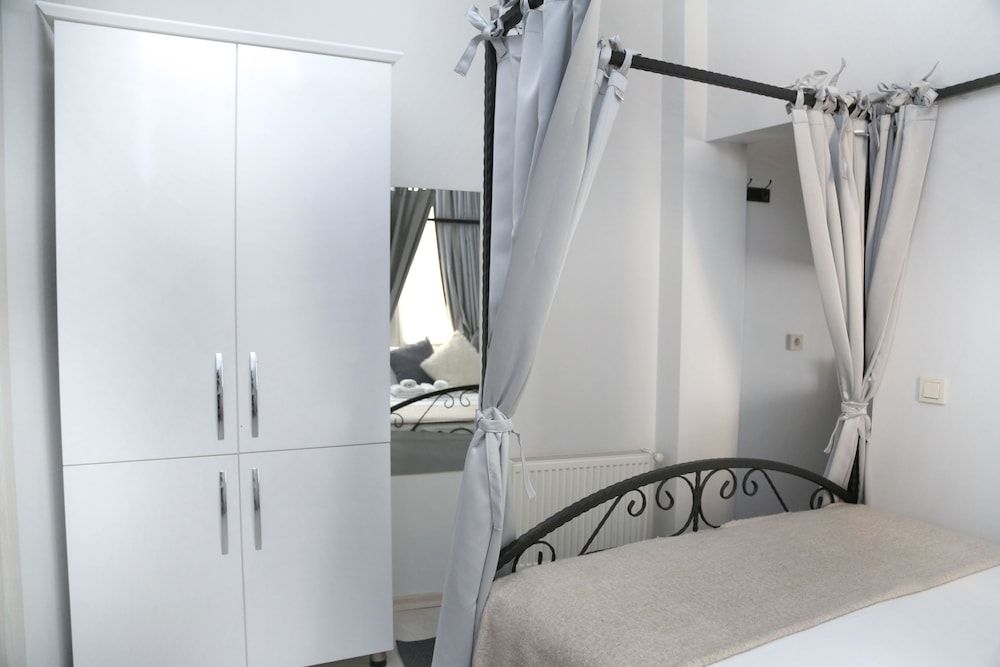 undefined Ditto Flats 7