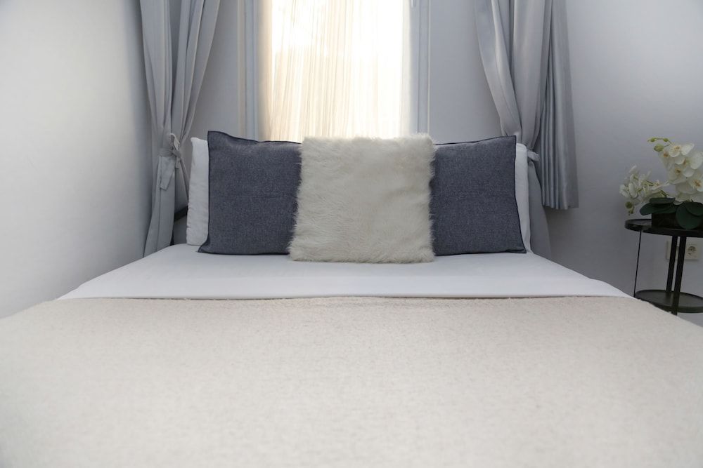 undefined Ditto Flats 9