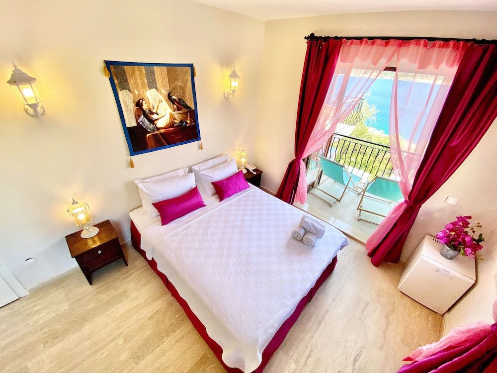 Ozel Havuzlu Villa