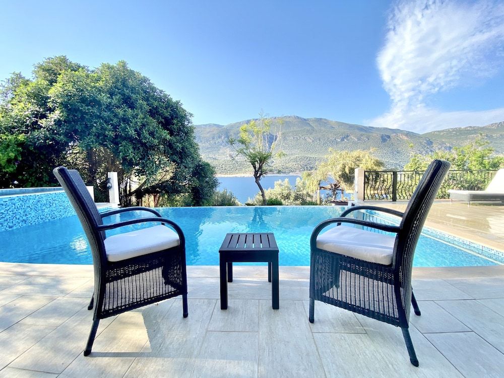 Ozel Havuzlu Villa