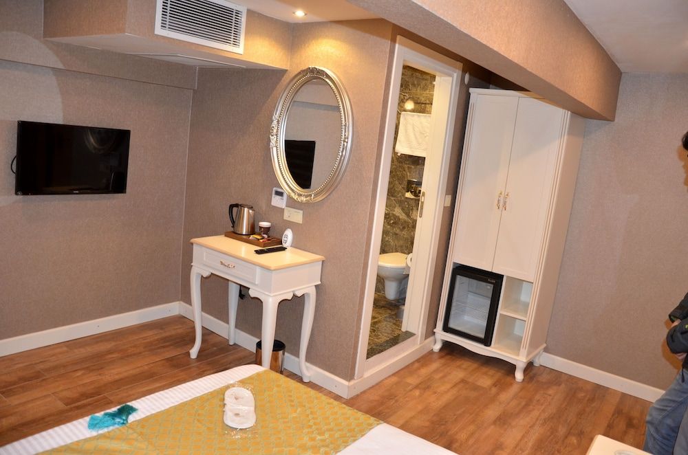 Sun Comfort Hotel Deluxe Double Room, 1 Queen Bed, Non Smoking 7