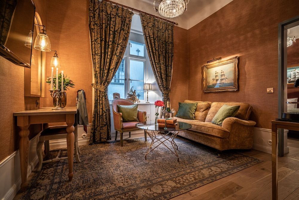 undefined Victory Hotel 4