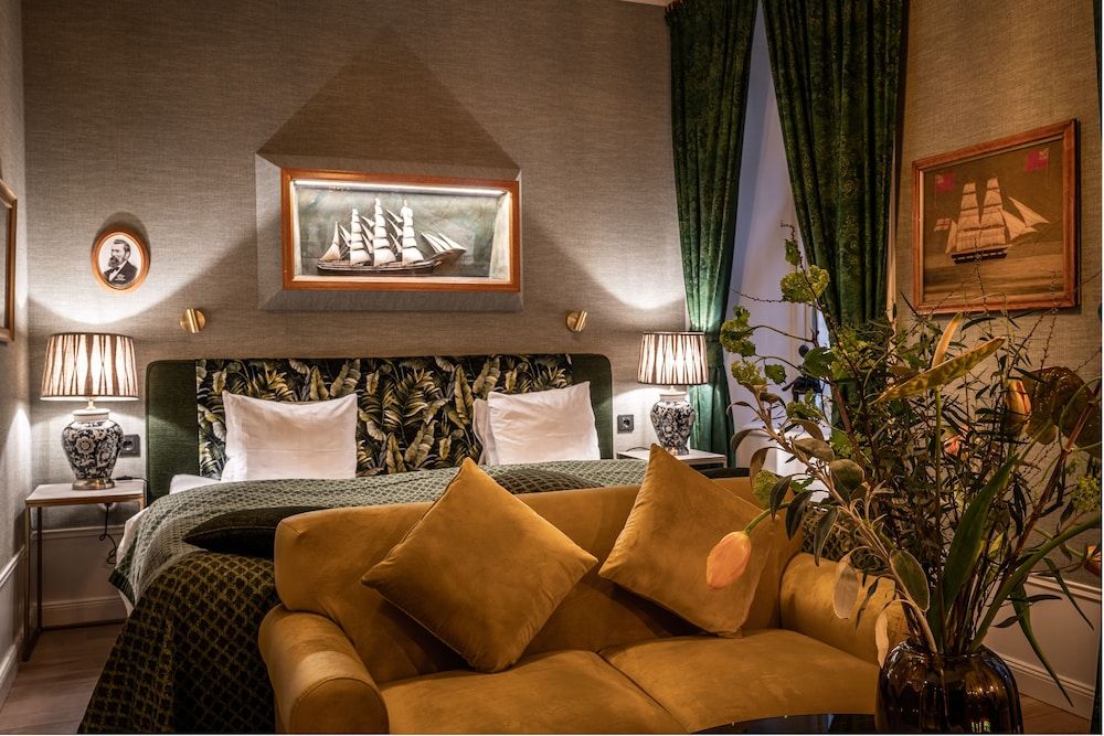 undefined Victory Hotel