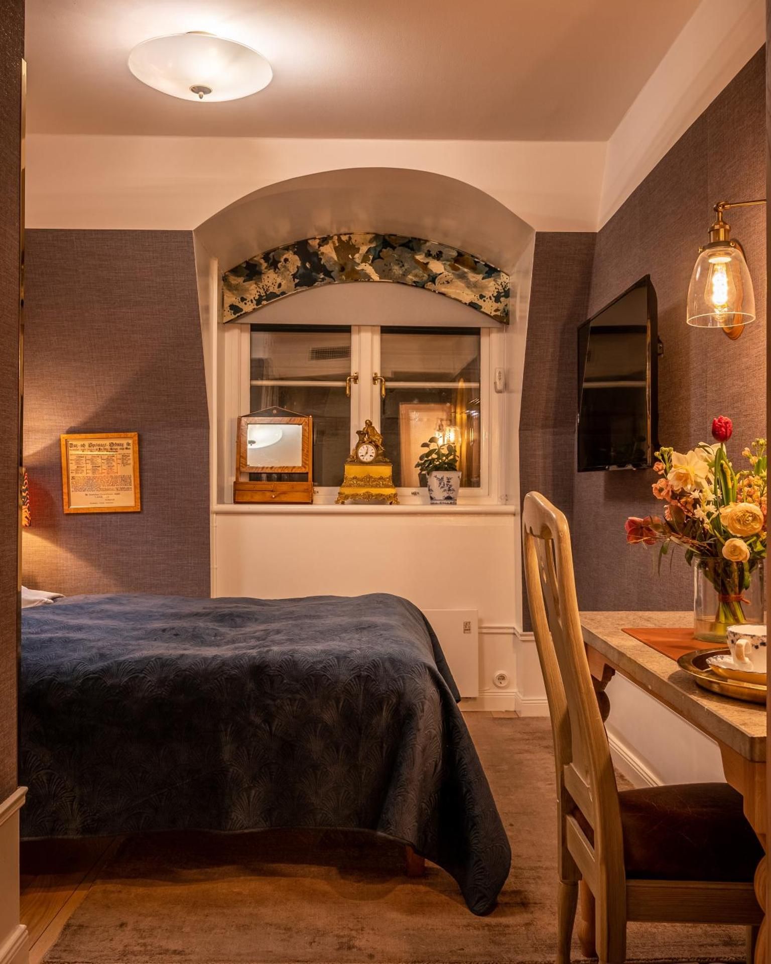 undefined Victory Hotel 8