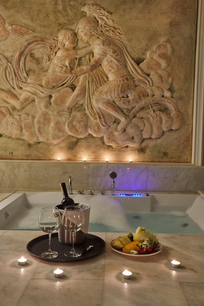 Vinifera Ephesus Hotel Deluxe Suite, Jetted Tub 7