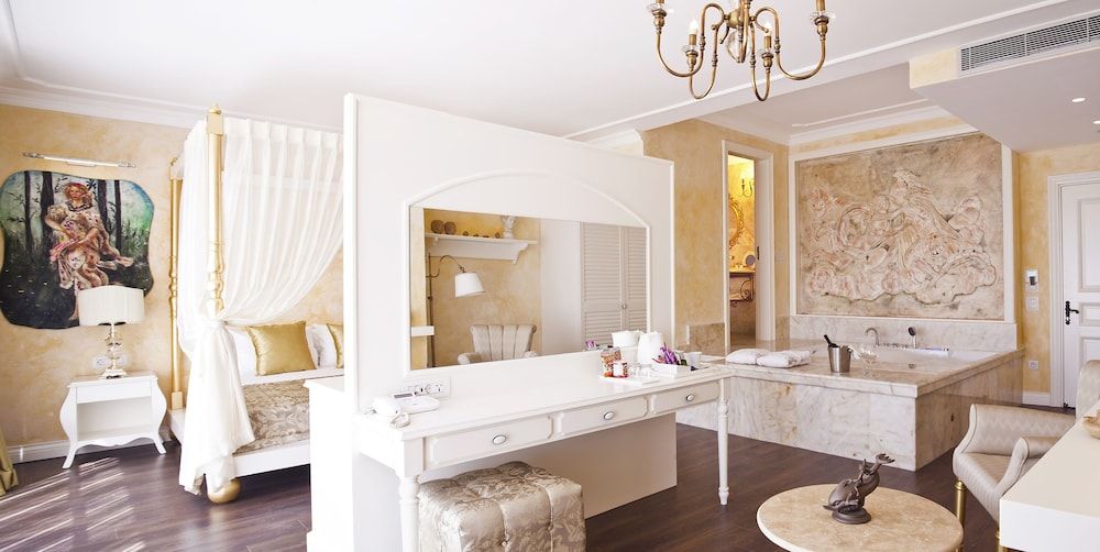 Vinifera Ephesus Hotel Deluxe Suite, Jetted Tub 3