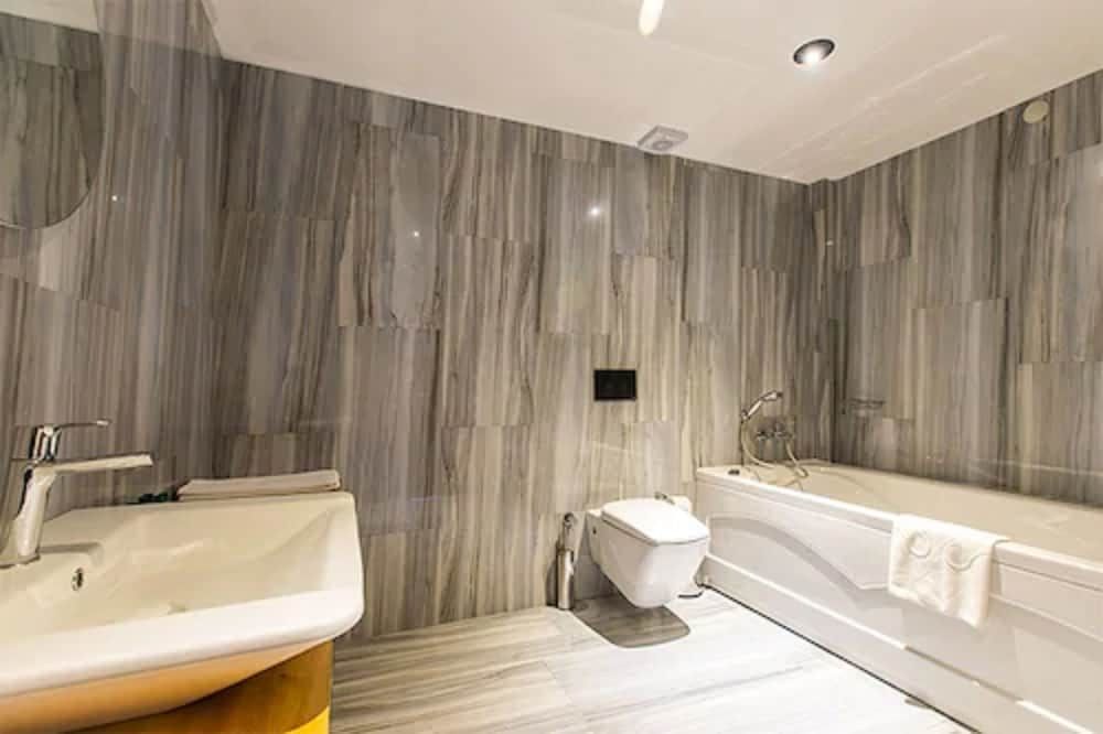 Abant Lotus Otel Deluxe Room, Jetted Tub 7