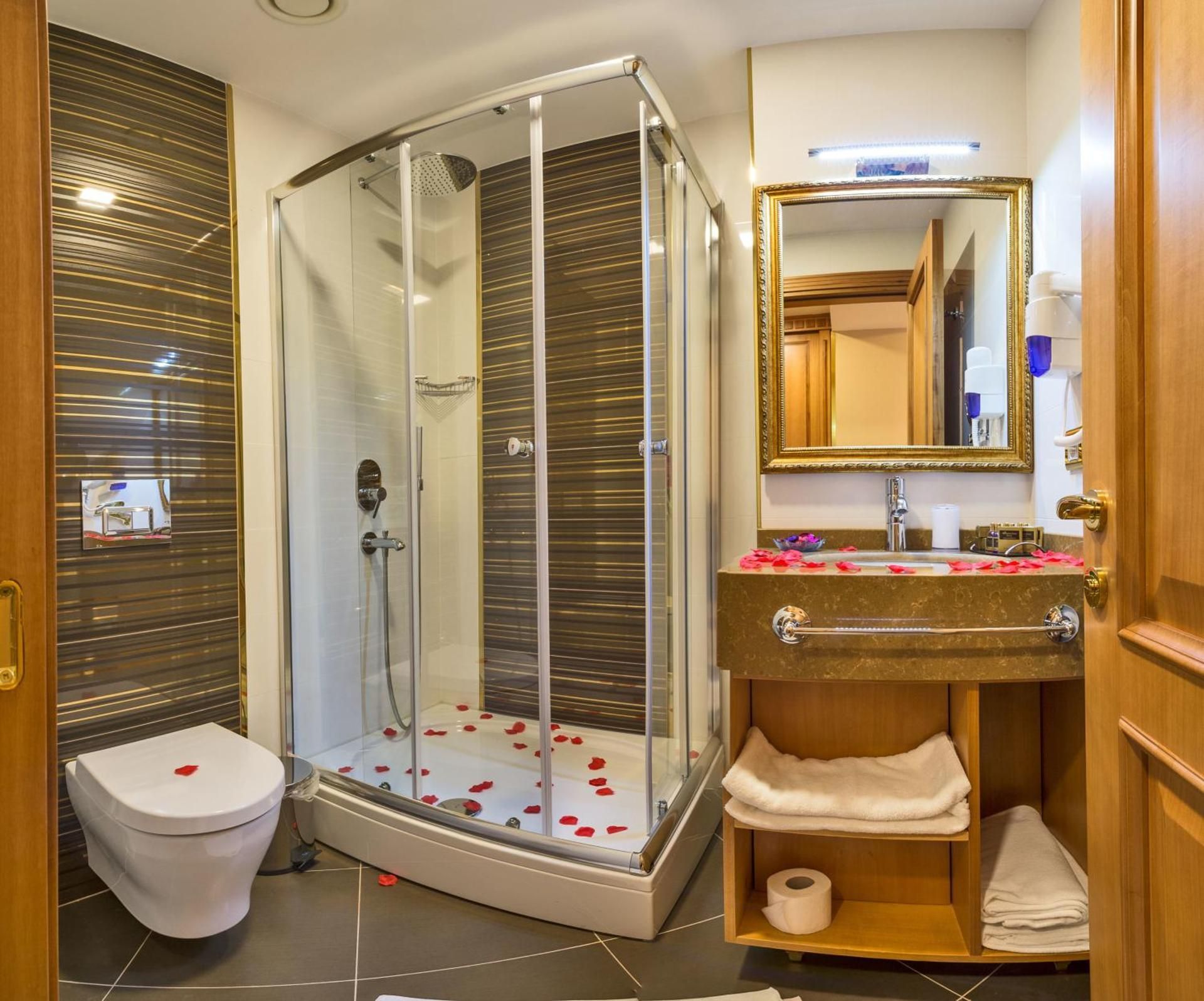 undefined Aprilis Gold Hotel - Special Class 8