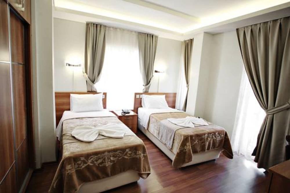 Taksim Palace Hotel Economy Double Room 4