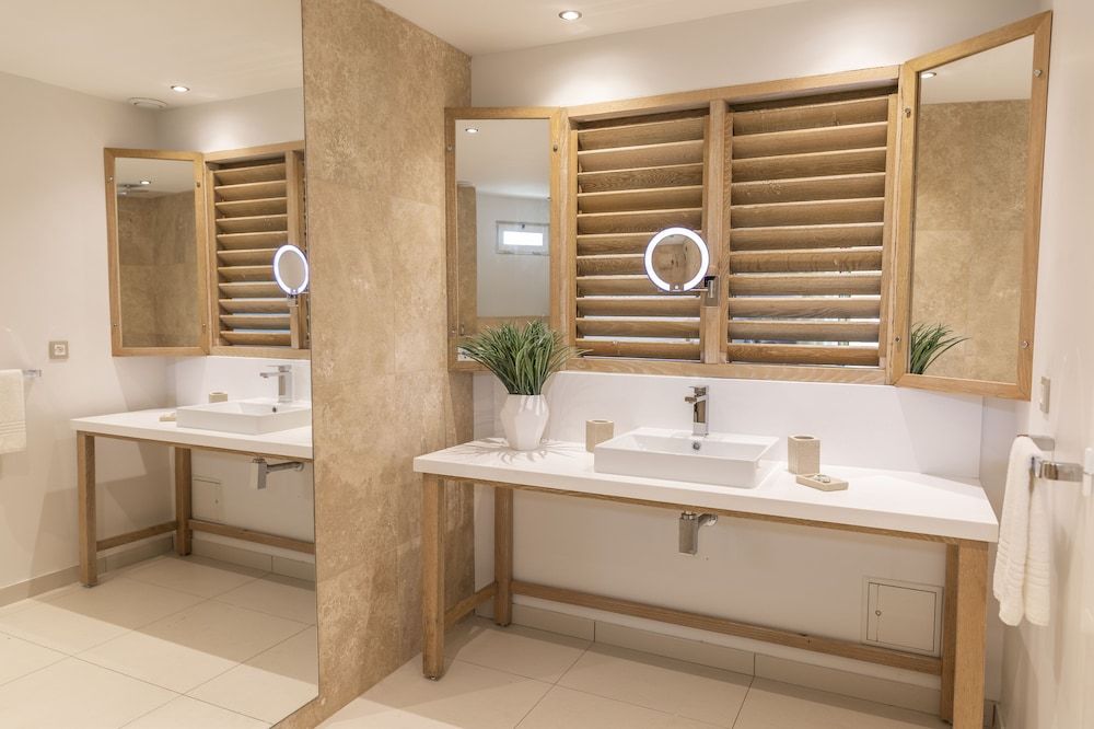 La Playa Orient Bay Deluxe Suite, 1 King Bed with Sofa bed, Ocean View 9