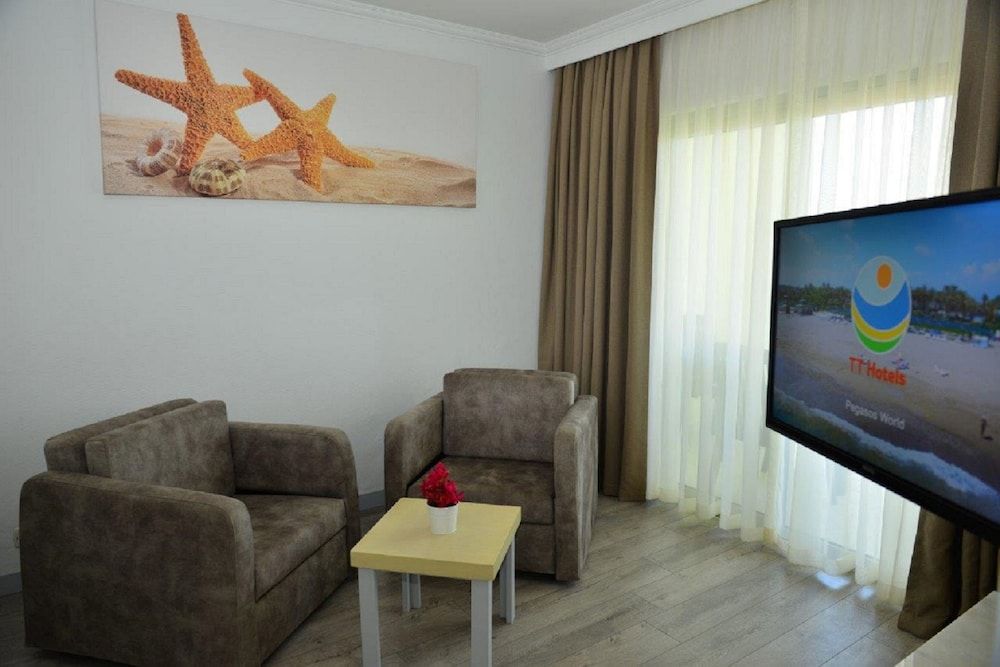 AQI Pegasos World Superior Suite, Balcony (SLV)