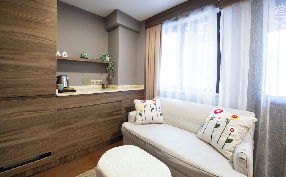 The Pera Hotel Superior Room 6