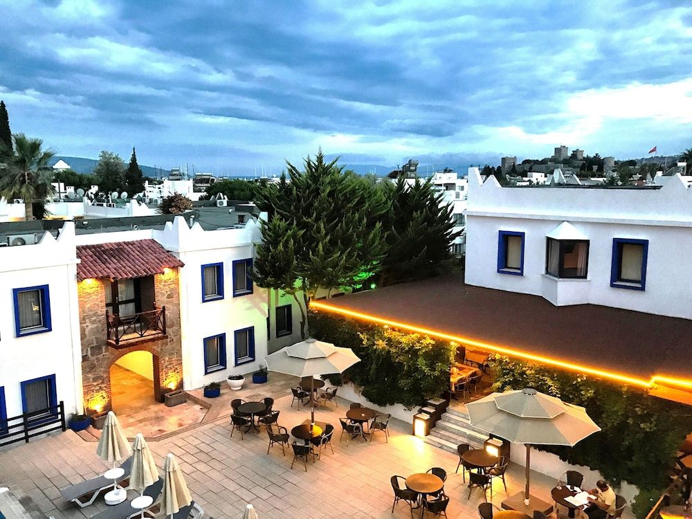 undefined Otel Atrium 10