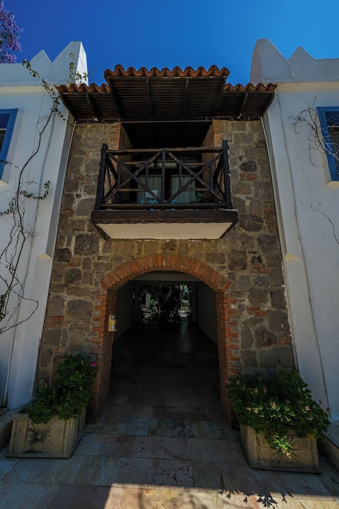 undefined Otel Atrium 8