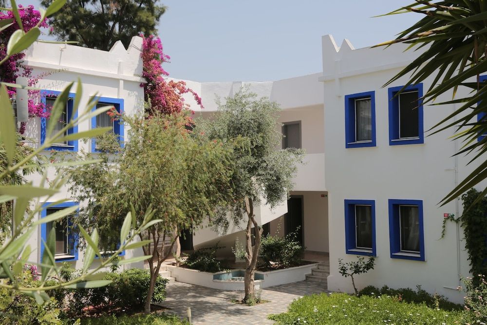 undefined Otel Atrium 6