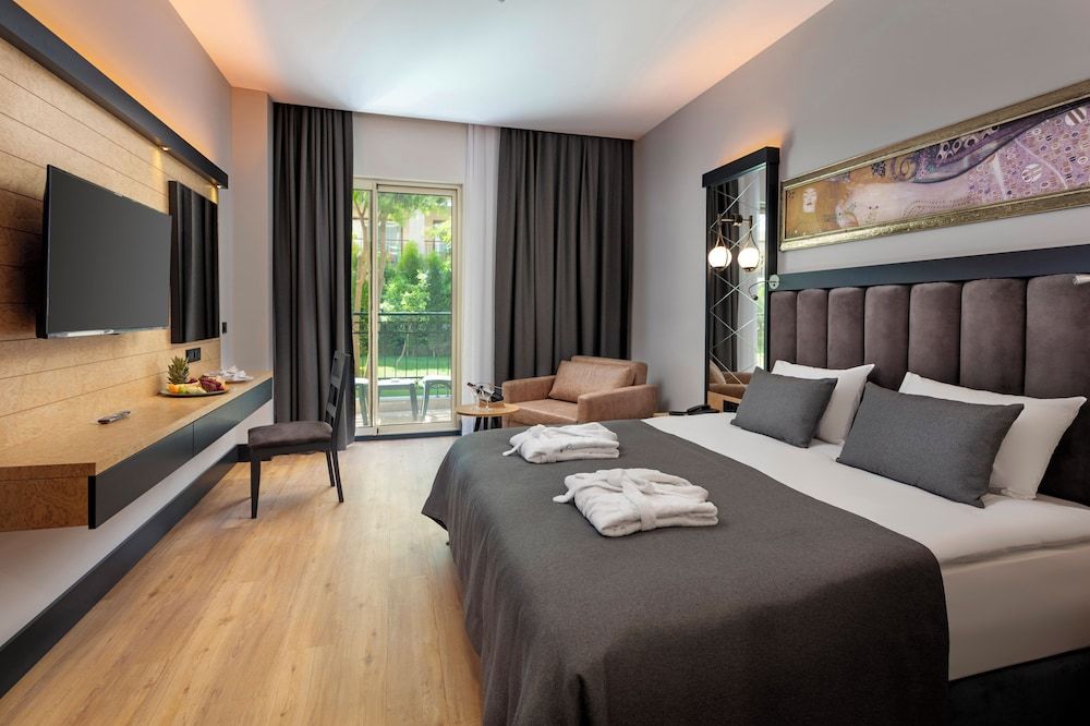 DOBEDAN BEACH RESORT COMFORT Standard Room, Sea View 2