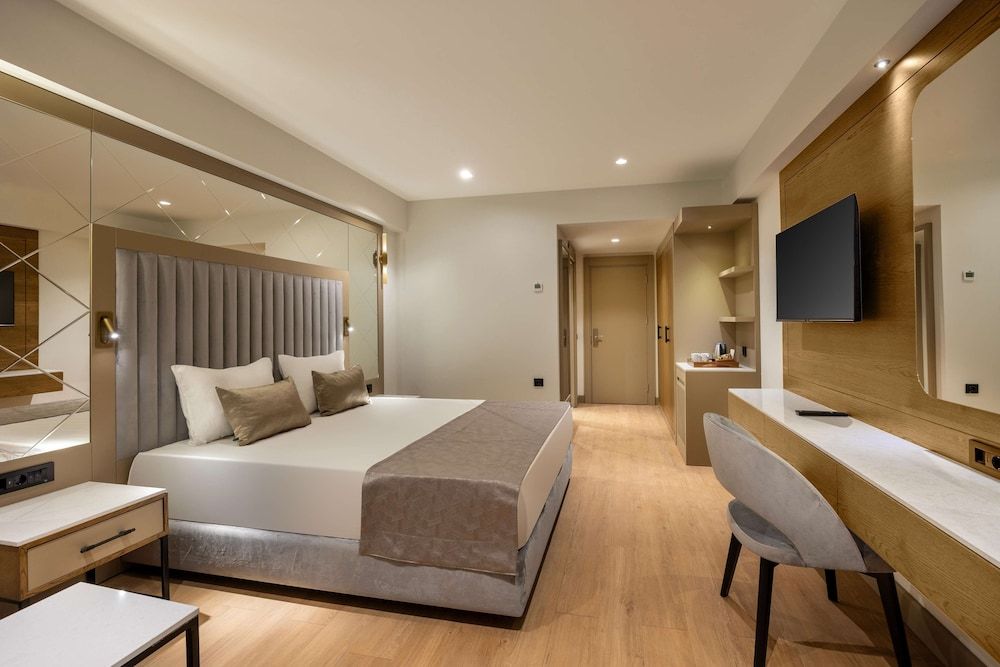 DOBEDAN BEACH RESORT COMFORT Standard Room, Sea View 5