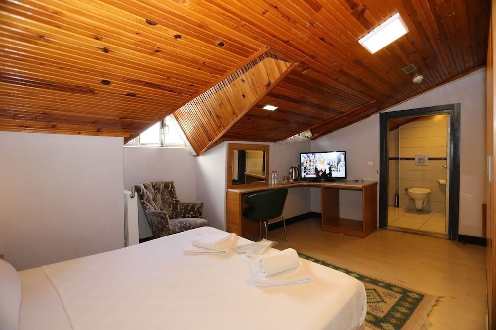 Economy Room