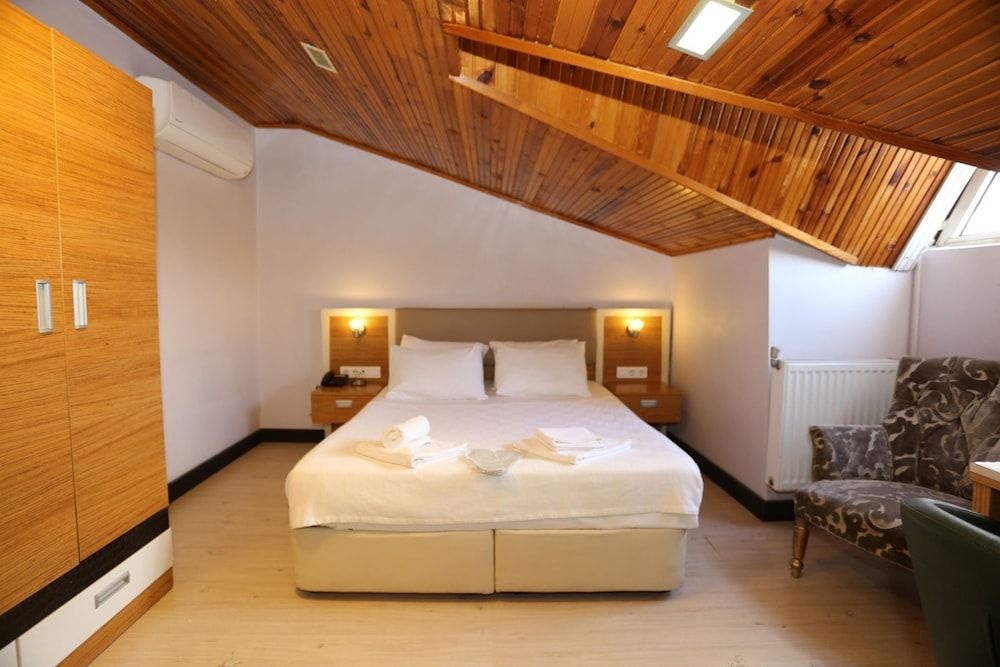Economy Room