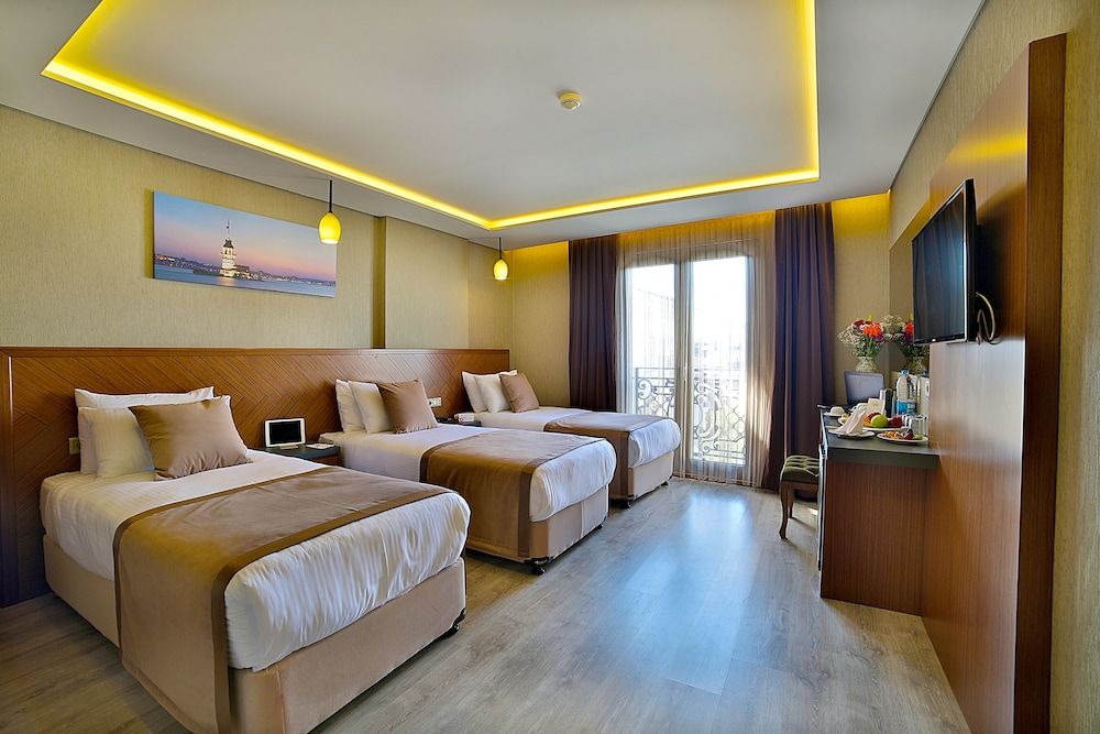 undefined Corner Hotel 3