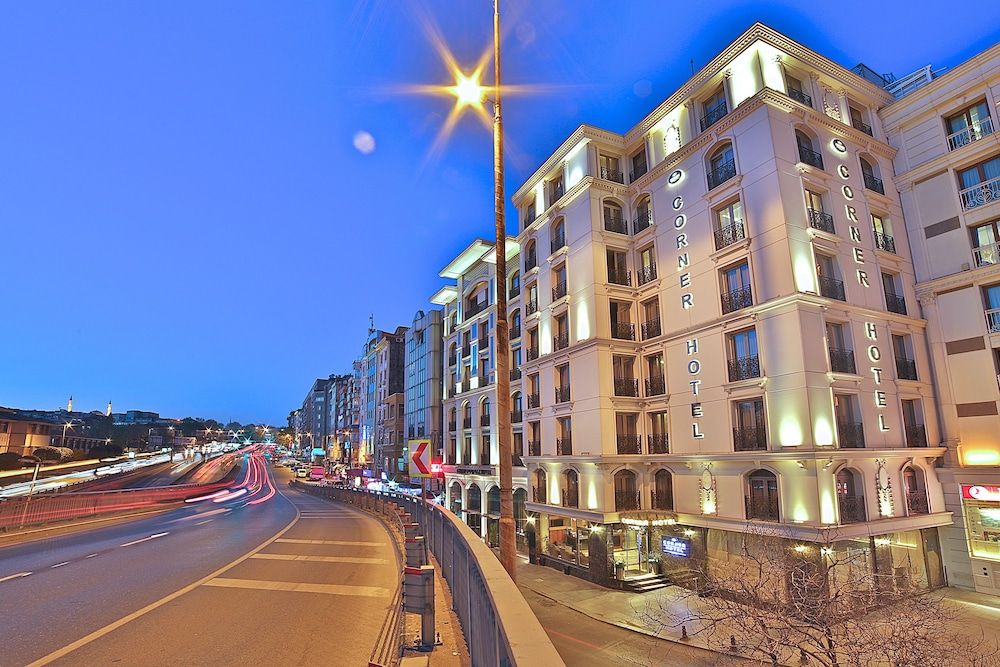 undefined Corner Hotel 6