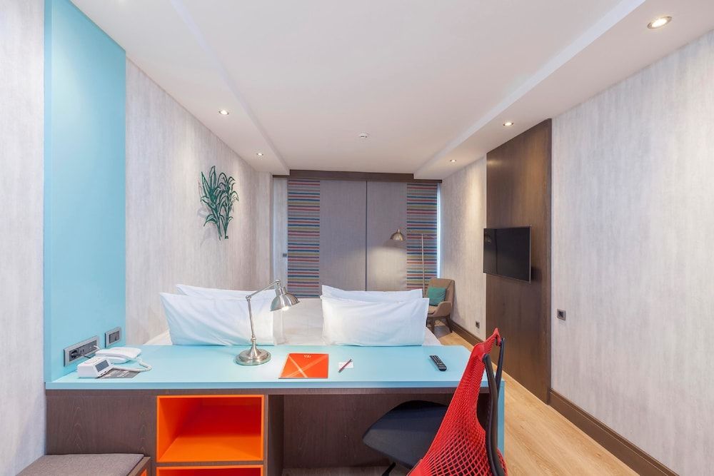 Standard Room, 1 Queen Bed, Non Smoking, Balcony