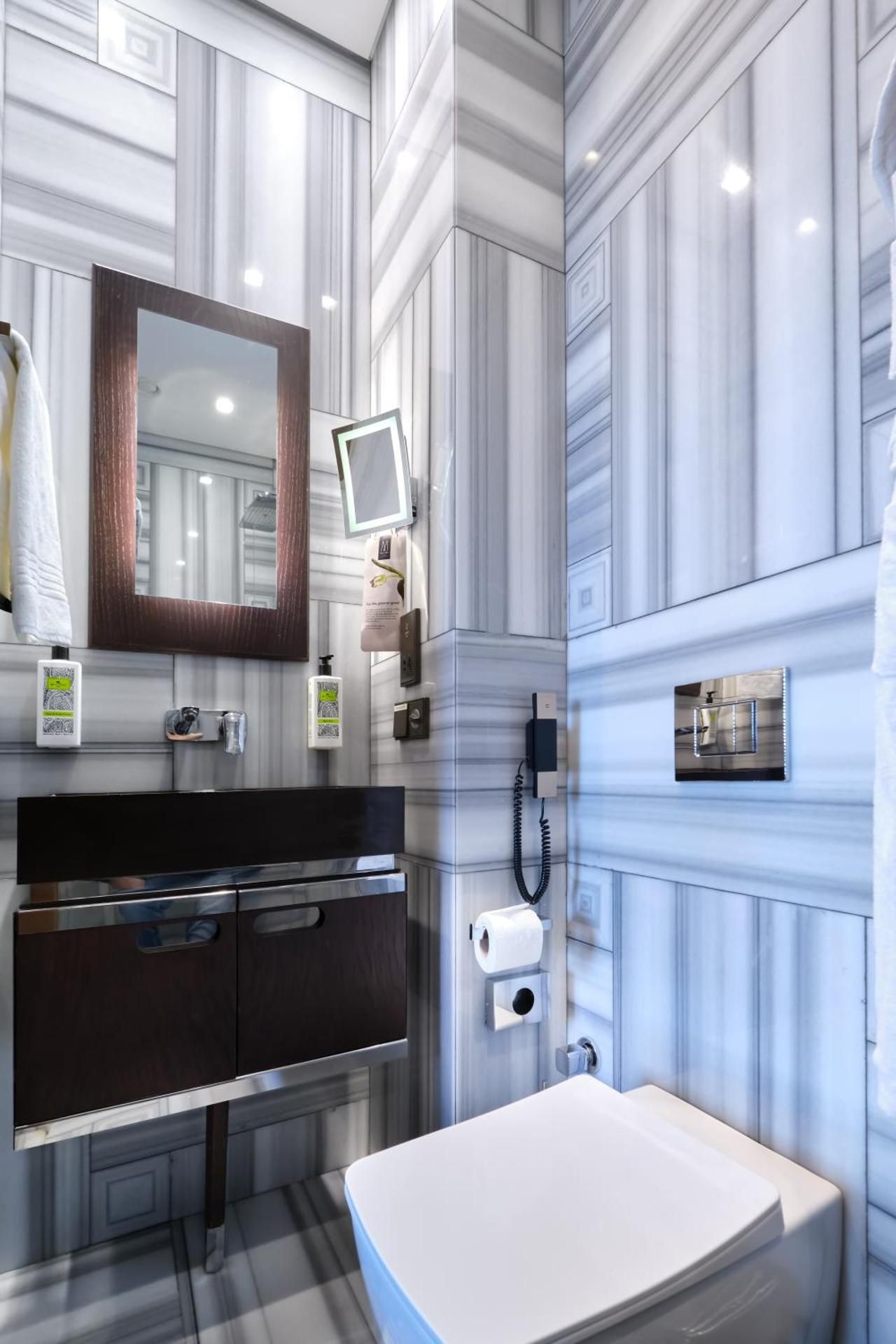 Junior King Suite with View