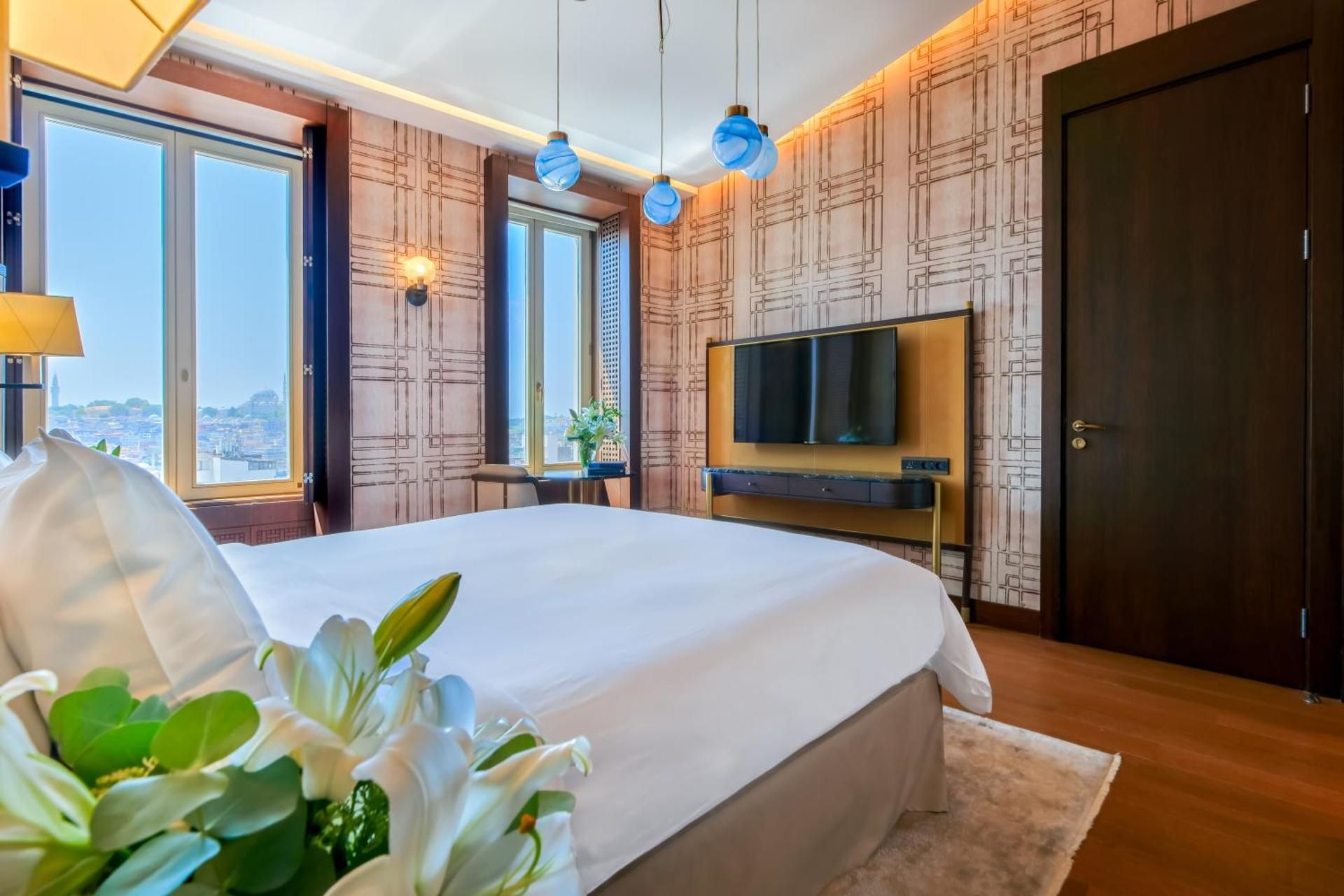 Junior King Suite with View