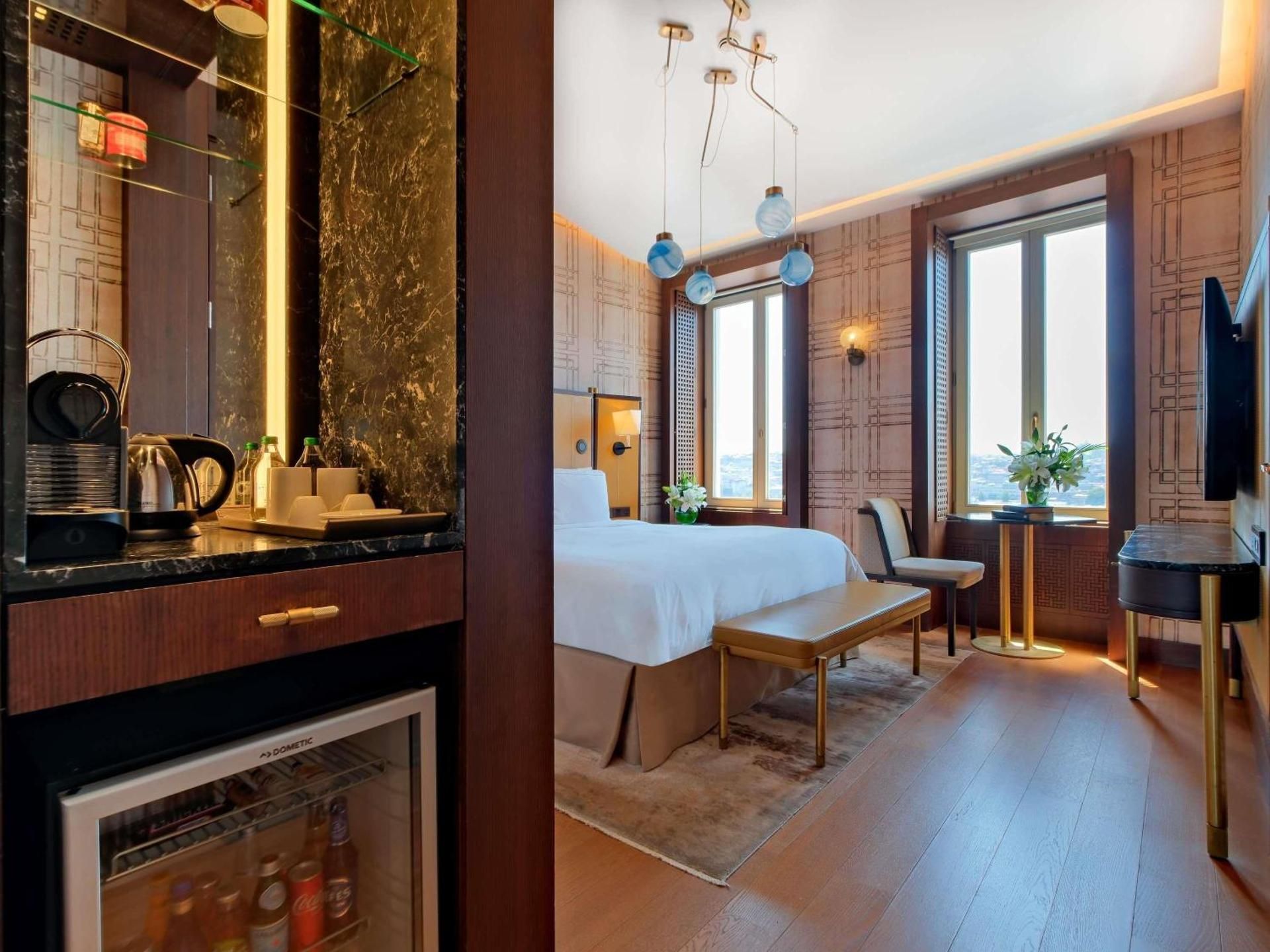 Junior King Suite with View