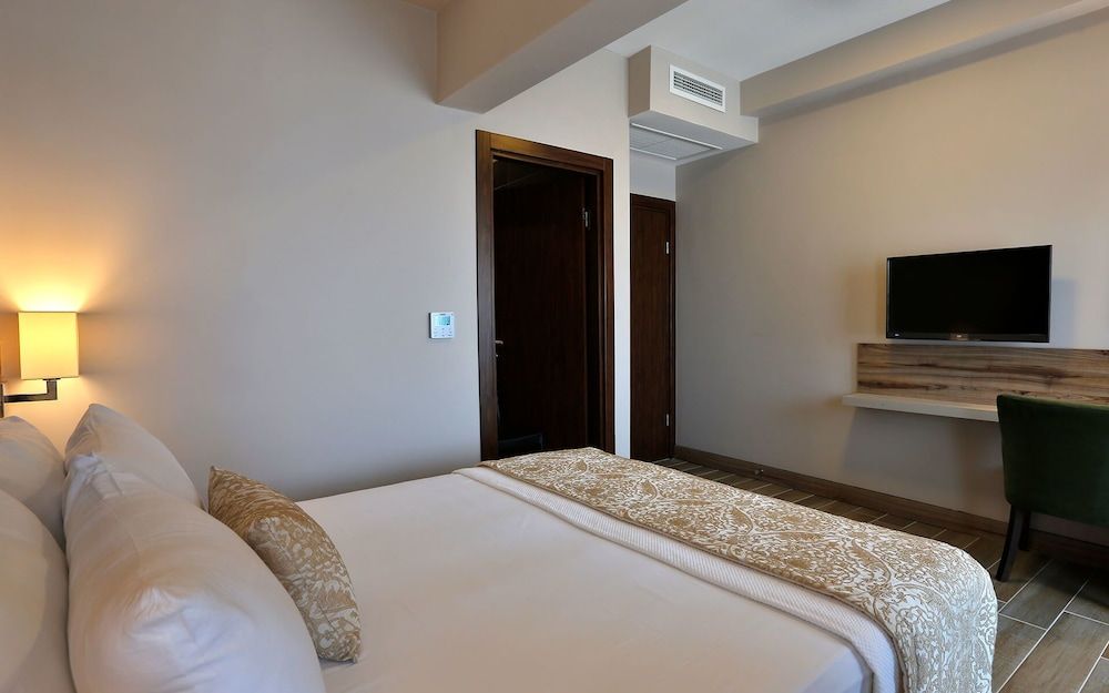 Kule Hotel Standard Room, Sea View 7
