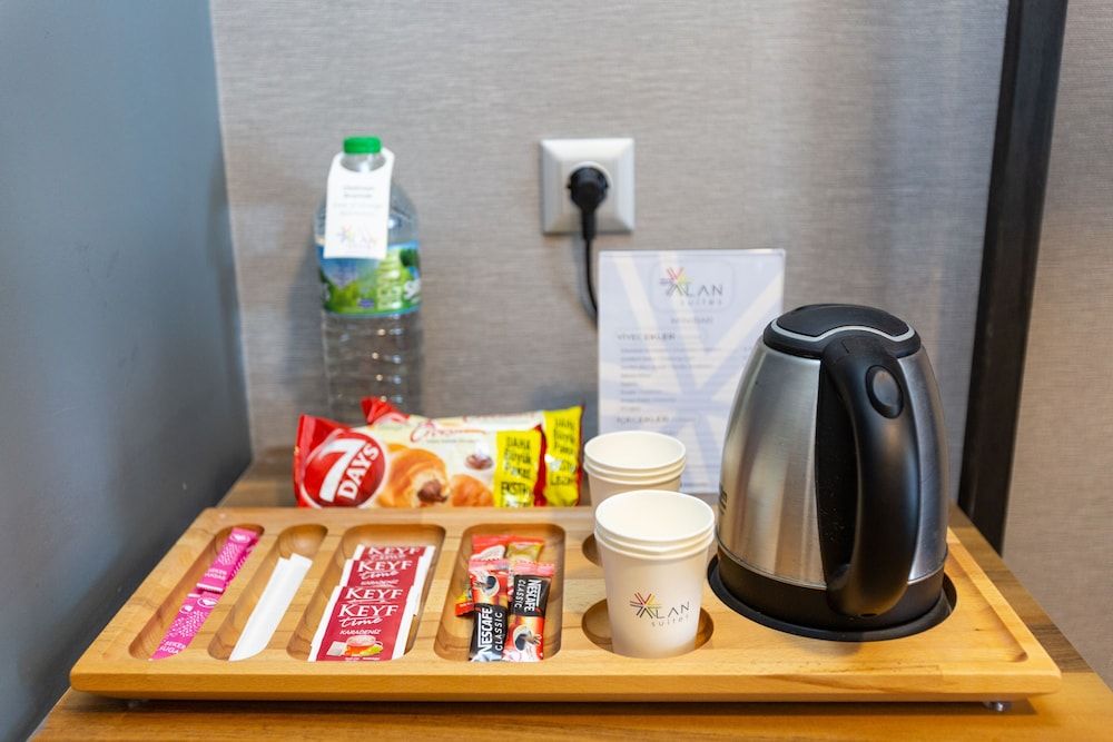 Alan Suites Deluxe Room 6