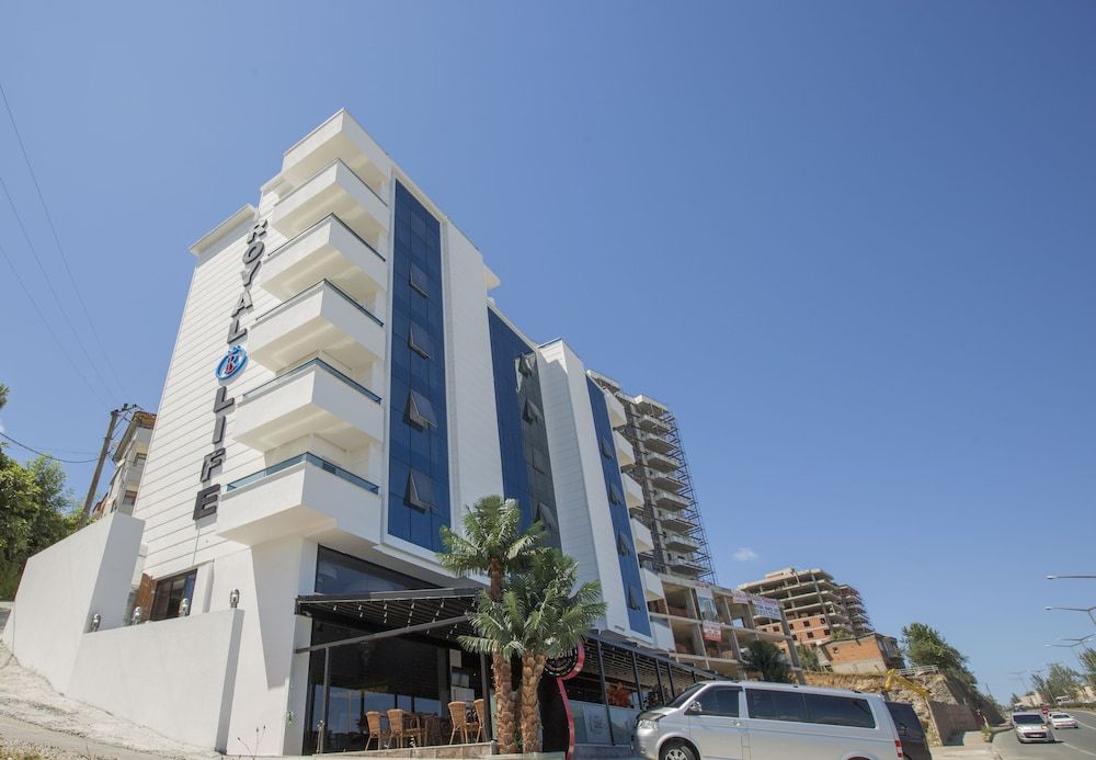 undefined Royal Life Exclusive 6