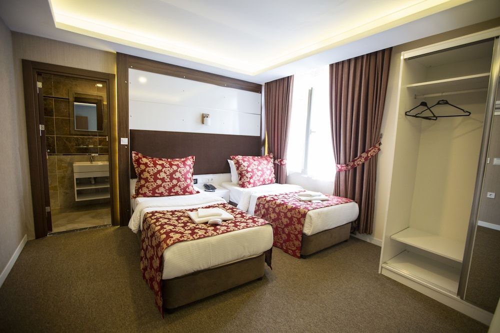 undefined Royal Life Exclusive 4