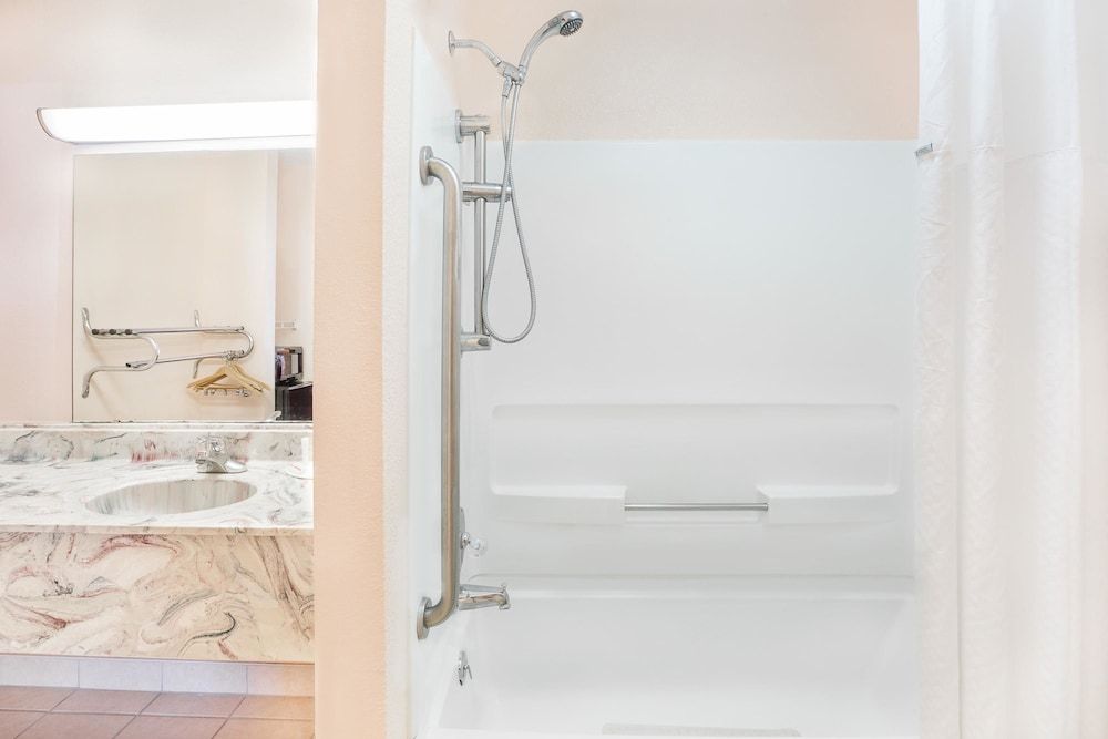 Americas Best Value Inn Kosciusko Room, 1 King Bed, Non Smoking 6