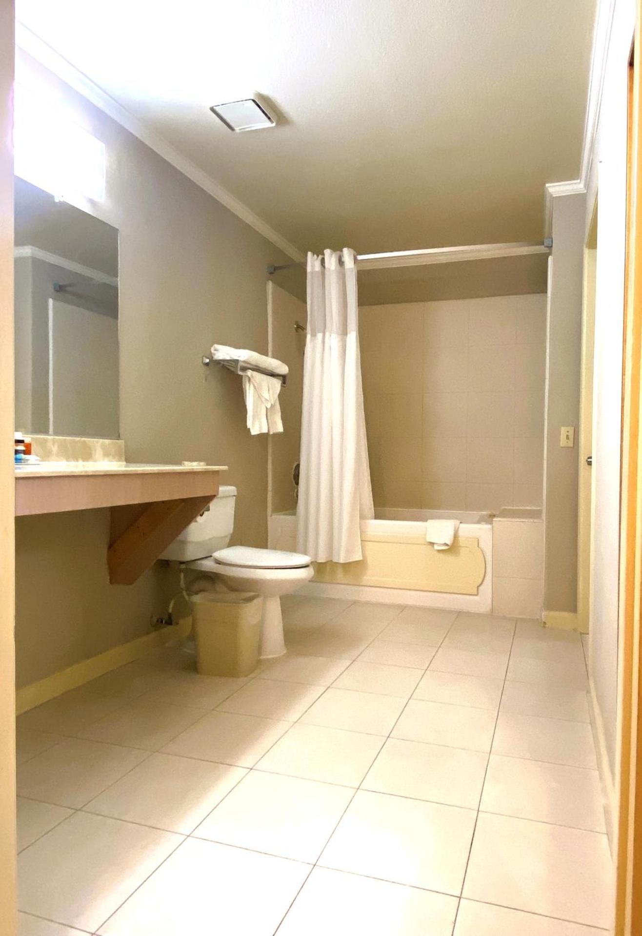 undefined Ramada by Wyndham Los Angeles/Koreatown West 9