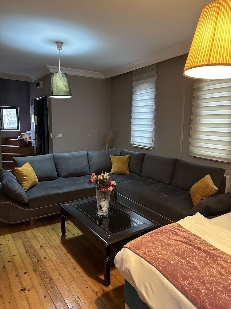 Green Bird Suit Standard Duplex 8