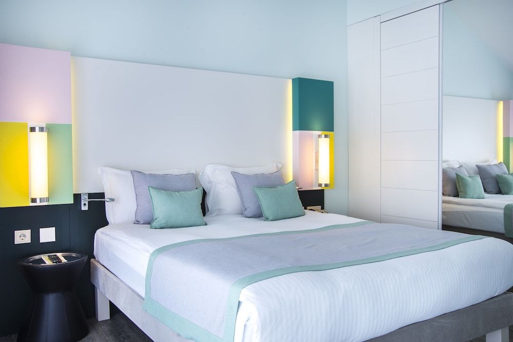 undefined Elysium Styles Taksim 2