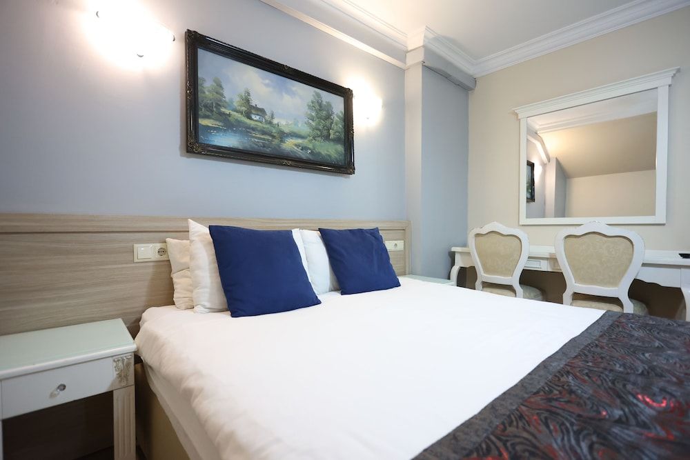 Arven Hotel Economy Triple Room Basement Floor 4