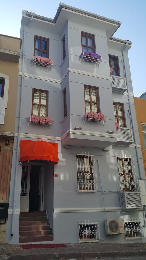 undefined Arven Hotel 2