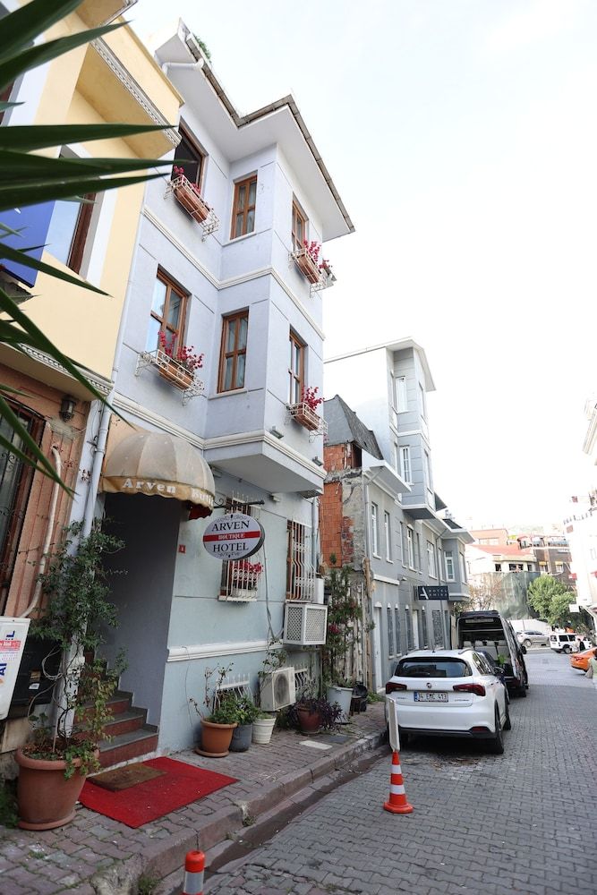 undefined Arven Hotel 4