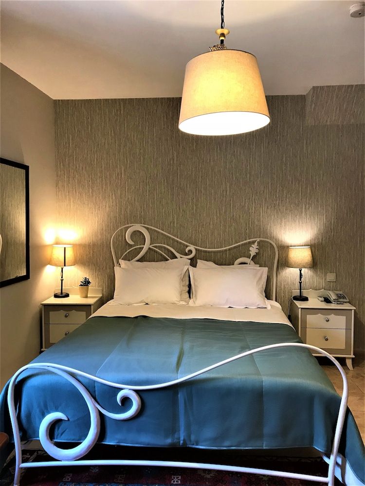 The Ninova Deluxe Double Room, 1 Queen Bed, Non Smoking, City View 4