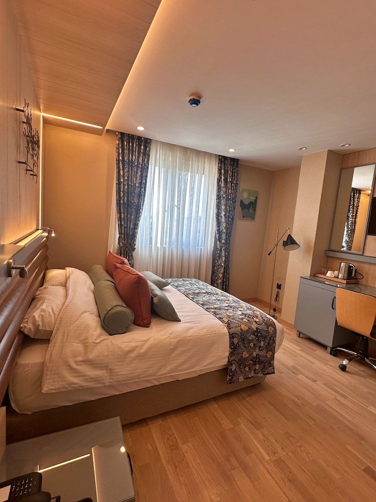 undefined Hotel Sapphire 9