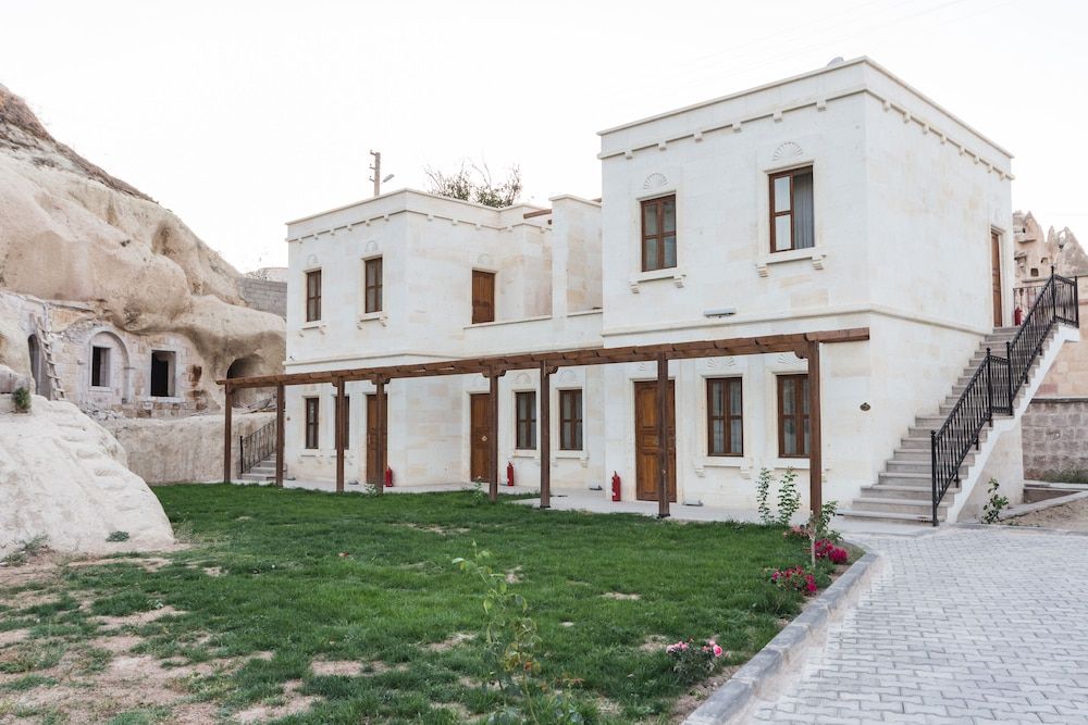 undefined Empire Cave Hotel 8