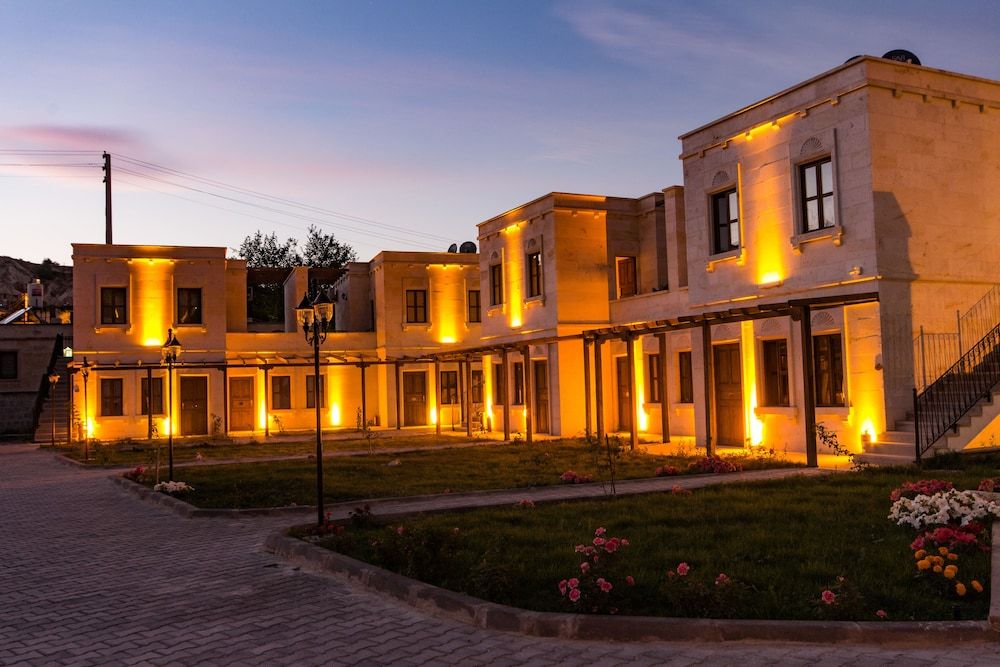 undefined Empire Cave Hotel 7